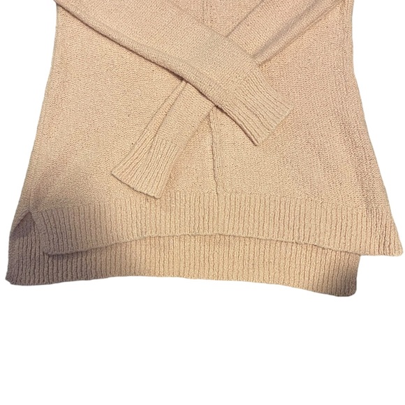 Gorgeous light pink Hollister sweater - Picture 2 of 5